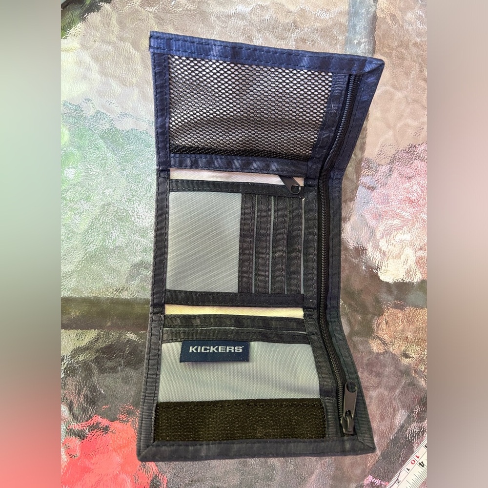 Kickers | rare vintage trifold wallet with clasp and zipper - Picture 6 of 9